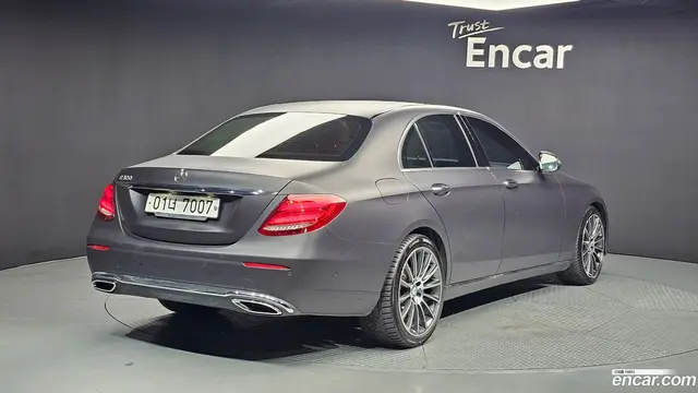 Main__Slider__Photo:E-Class Mercedes-Benz 2017.1-1