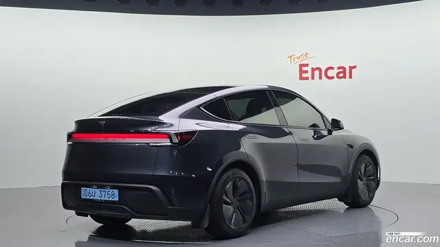 Main__Slider__Photo:Model Y Tesla 2025.4-1
