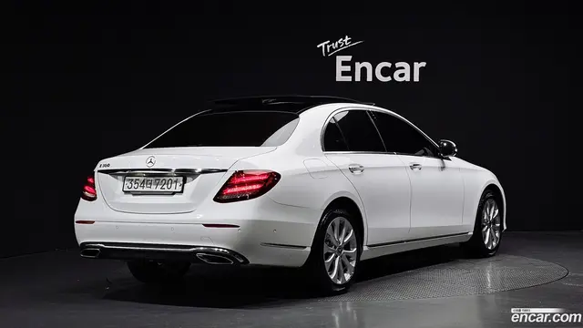 Main__Slider__Photo:E-Class Mercedes-Benz 2019.8-1
