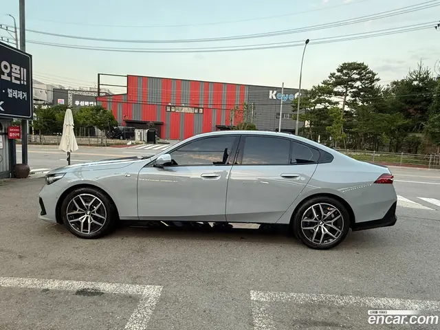 Main__Slider__Photo:5-Series BMW 2025.9-1