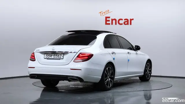 Main__Slider__Photo:E-Class Mercedes-Benz 2016.8-1