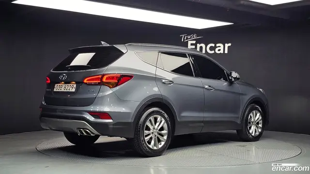 Main__Slider__Photo:Santafe Hyundai 2017.2-1