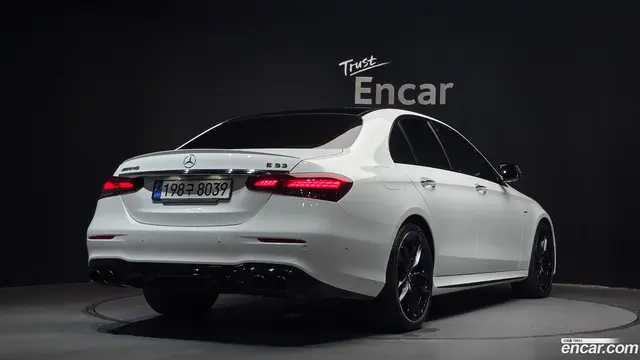 Main__Slider__Photo:E-Class Mercedes-Benz 2022.11-1