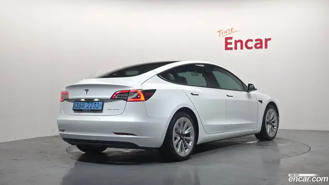 Main__Slider__Photo:Model 3 Tesla 2022.4-1