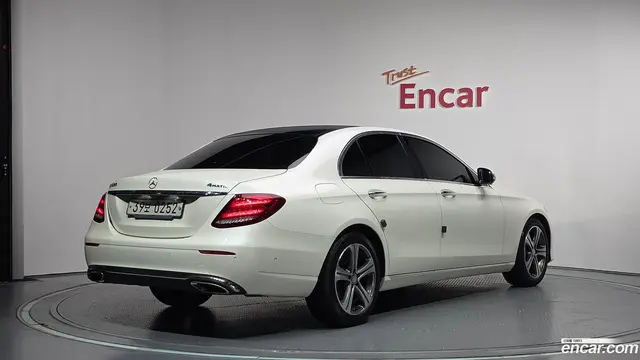 Main__Slider__Photo:E-Class Mercedes-Benz 2016.9-1