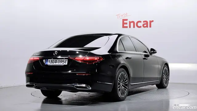 Main__Slider__Photo:S-Class Mercedes-Benz 2023.6-1