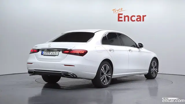 Main__Slider__Photo:E-Class Mercedes-Benz 2021.4-1