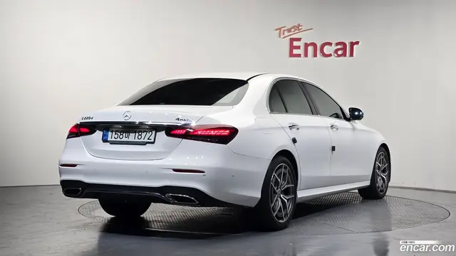 Main__Slider__Photo:E-Class Mercedes-Benz 2020.10-1