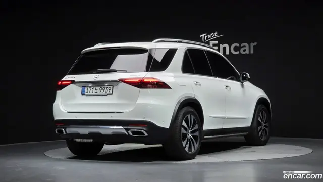Main__Slider__Photo:GLE-Class Mercedes-Benz 2024.6-1