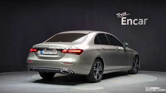 Main__Slider__Photo:E-Class Mercedes-Benz 2020.11-1
