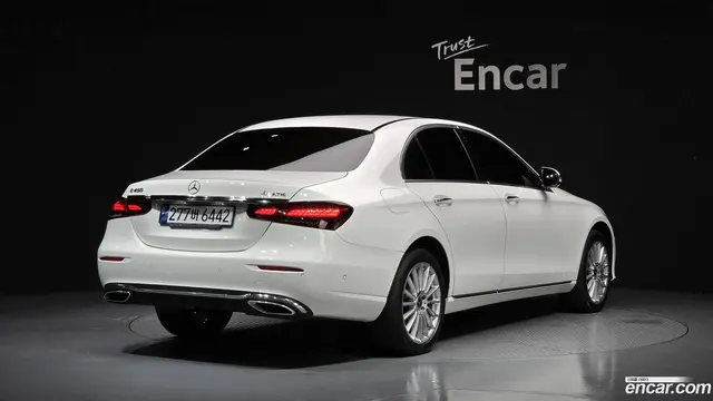 Main__Slider__Photo:E-Class Mercedes-Benz 2022.0-1