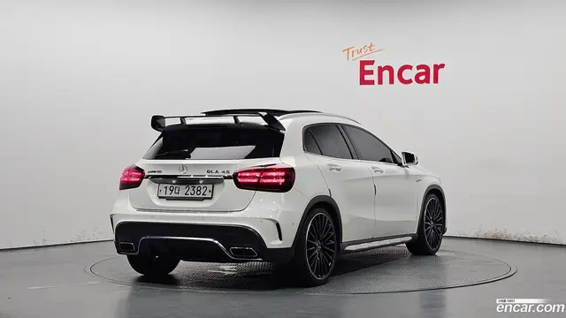 Main__Slider__Photo:GLA-Class Mercedes-Benz 2019.2-1