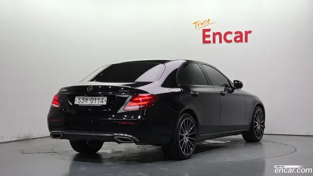Main__Slider__Photo:E-Class Mercedes-Benz 2016.10-1