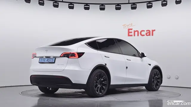 Main__Slider__Photo:Model Y Tesla 2022.4-1