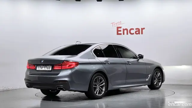 Main__Slider__Photo:5-Series BMW 2017.10-1