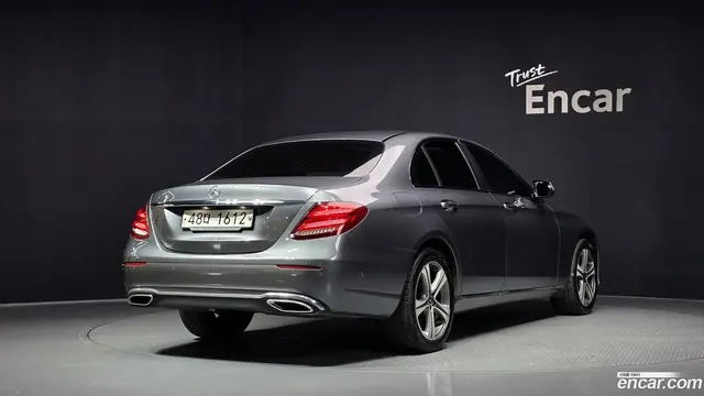 Main__Slider__Photo:E-Class Mercedes-Benz 2018.10-1