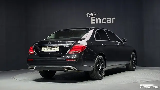 Main__Slider__Photo:E-Class Mercedes-Benz 2016.9-1