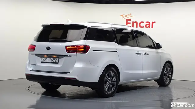Main__Slider__Photo:Canival Kia 2018.3-1