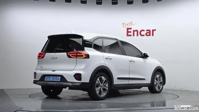 Main__Slider__Photo:Niro Kia 2022.8-1