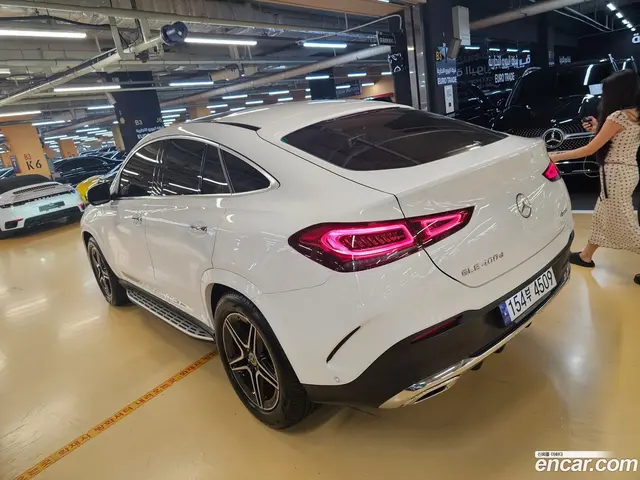 Main__Slider__Photo:GLE-Class Mercedes-Benz 2021.4-1