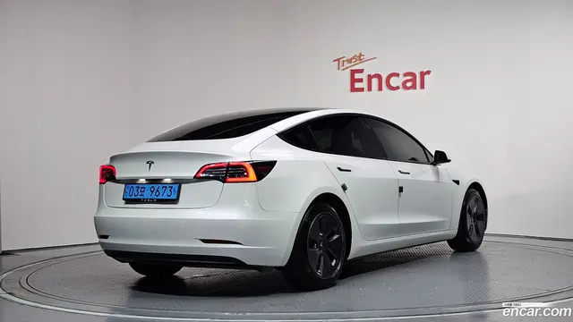 Main__Slider__Photo:Model 3 Tesla 2022.7-1