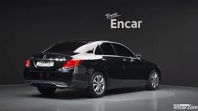 Main__Slider__Photo:C-Class Mercedes-Benz 2017.0-1