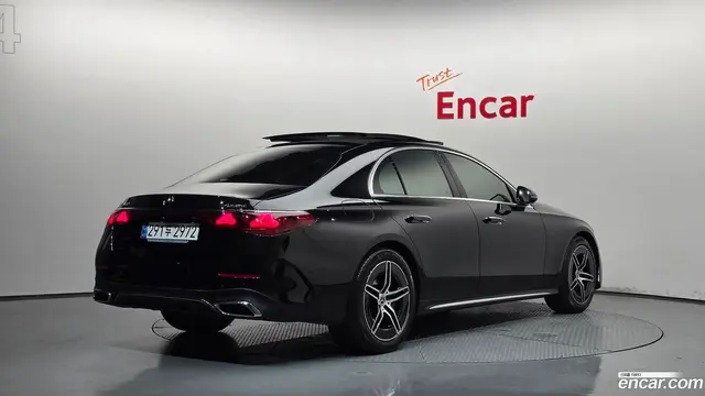 Main__Slider__Photo:E-Class Mercedes-Benz 2024.3-1