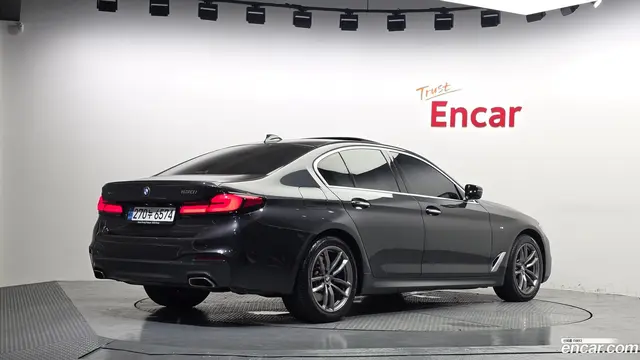 Main__Slider__Photo:5-Series BMW 2017.10-1