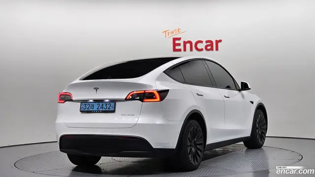 Main__Slider__Photo:Model Y Tesla 2022.8-1