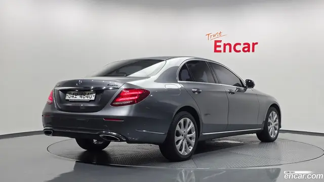 Main__Slider__Photo:E-Class Mercedes-Benz 2018.4-1