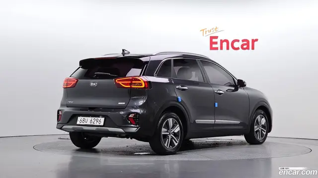Main__Slider__Photo:Niro Kia 2019.4-1