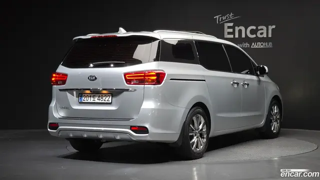 Main__Slider__Photo:Canival Kia 2019.8-1