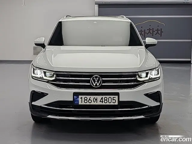 Main__Slider__Photo:Tiguan Volkswagen 2023.7-1