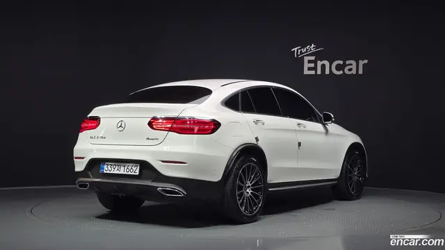 Main__Slider__Photo:GLC-Class Mercedes-Benz 2017.5-1