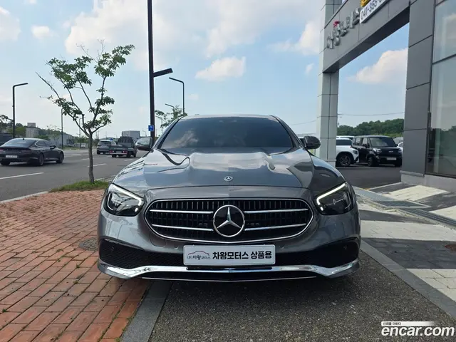 Main__Slider__Photo:E-Class Mercedes-Benz 2021.4-1