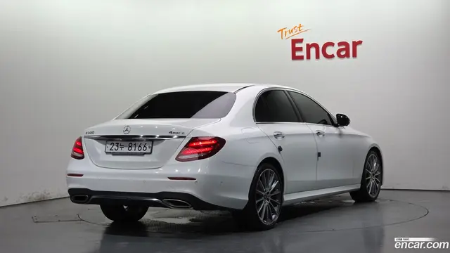 Main__Slider__Photo:E-Class Mercedes-Benz 2018.1-1