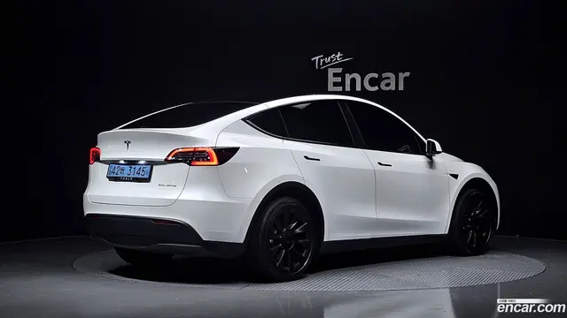Main__Slider__Photo:Model Y Tesla 2022.7-1