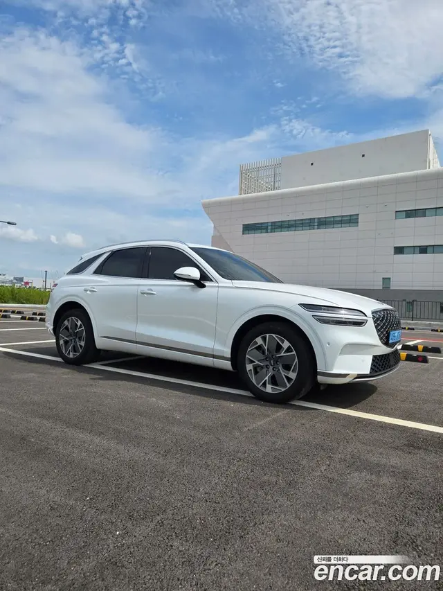 Main__Slider__Photo:GV70 Genesis 2022.3-1