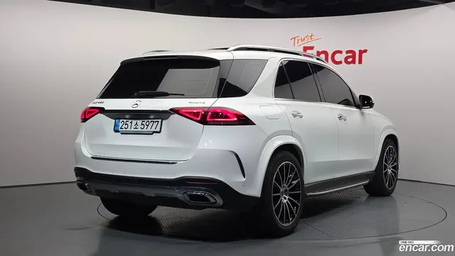 Main__Slider__Photo:GLE-Class Mercedes-Benz 2023.6-1