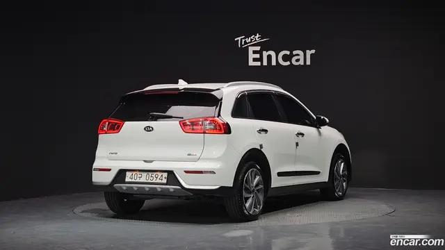 Main__Slider__Photo:Niro Kia 2016.3-1