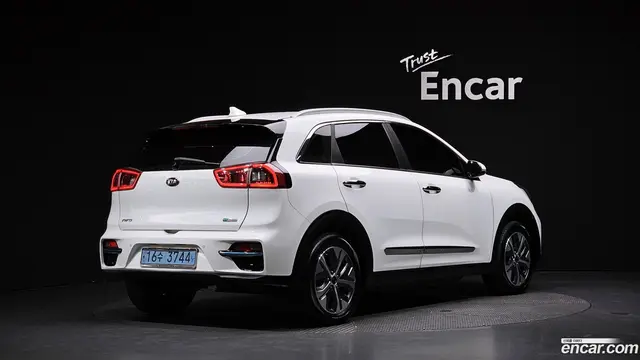 Main__Slider__Photo:Niro Kia 2018.8-1