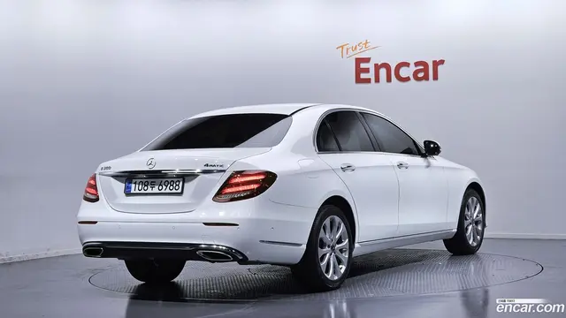 Main__Slider__Photo:E-Class Mercedes-Benz 2018.3-1