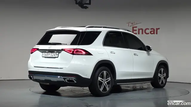 Main__Slider__Photo:GLE-Class Mercedes-Benz 2020.8-1