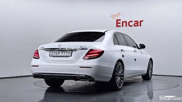 Main__Slider__Photo:E-Class Mercedes-Benz 2018.11-1