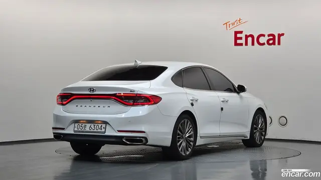 Main__Slider__Photo:Grandeur Hyundai 2017.6-1