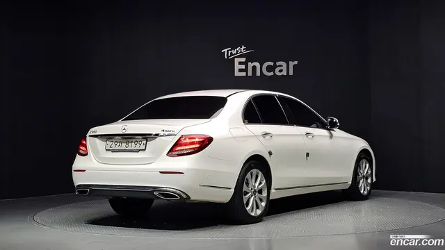Main__Slider__Photo:E-Class Mercedes-Benz 2018.4-1