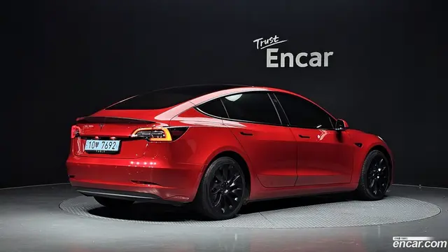 Main__Slider__Photo:Model 3 Tesla 2021.2-1