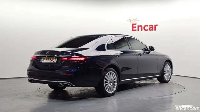 Main__Slider__Photo:E-Class Mercedes-Benz 2021.6-1