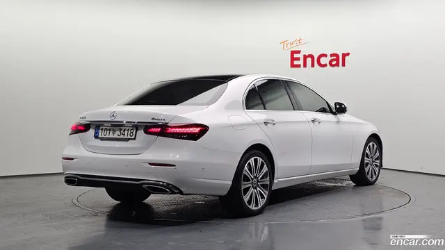 Main__Slider__Photo:E-Class Mercedes-Benz 2021.6-1