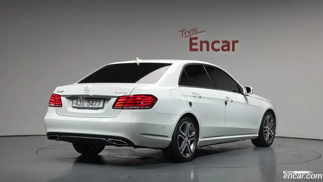 Main__Slider__Photo:E-Class Mercedes-Benz 2015.6-1